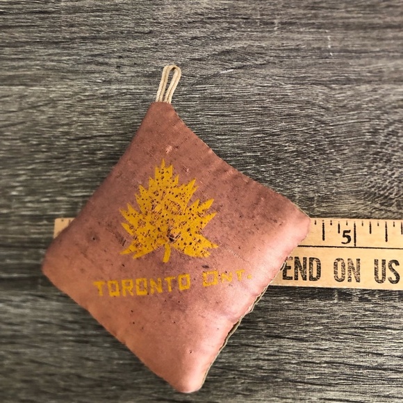 Vtg Toronto Souvenir Pin Cushion - Picture 8 of 12